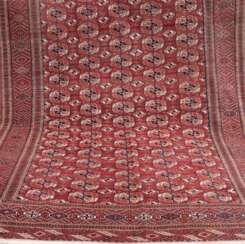 Teppich, Turkmen, ornamentales Muster auf rotem Grund, Kanten belaufen, 320x240 cm