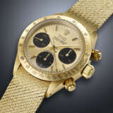 ROLEX, RARE YELLOW GOLD CHRONOGRAPH 'DAYTONA', WITH CHAMPAGNE 'OYSTER SPLIT' DIAL, REF. 6265 - photo 2