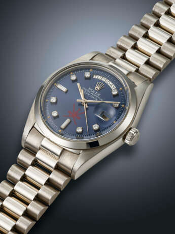 ROLEX, VERY RARE PLATINUM AND DIAMOND-SET 'DAY-DATE', WITH 'PIE-PAN' DIAL AND RED KHANJAR SYMBOL, REF. 1802 - фото 2