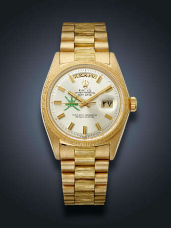 ROLEX, YELLOW GOLD 'DAY-DATE', WITH GREEN KHANJAR SYMBOL, REF. 1811 - Foto 1