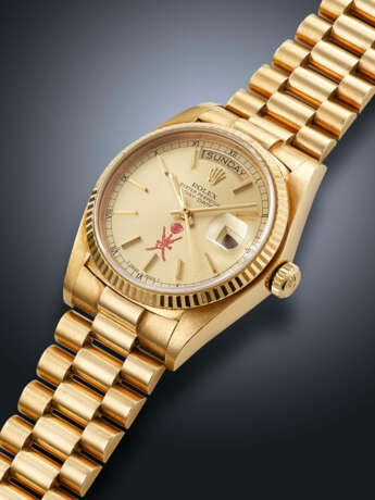 ROLEX, YELLOW GOLD 'DAY-DATE', WITH RED KHANJAR SYMBOL, REF. 18038 - фото 2