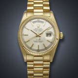 ROLEX, YELLOW GOLD 'DAY-DATE', WITH QABOOS SIGNATURE, REF. 1803 - Foto 1