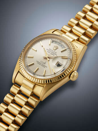 ROLEX, YELLOW GOLD 'DAY-DATE', WITH QABOOS SIGNATURE, REF. 1803 - Foto 2