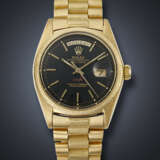 ROLEX, RARE YELLOW GOLD 'DAY-DATE', WITH QABOOS SIGNATURE, REF. 1807 - Foto 1