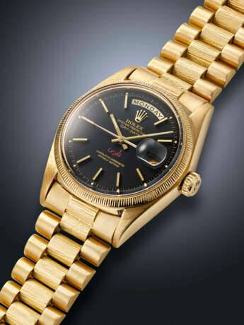 ROLEX, RARE YELLOW GOLD 'DAY-DATE', WITH QABOOS SIGNATURE, REF. 1807 - photo 2