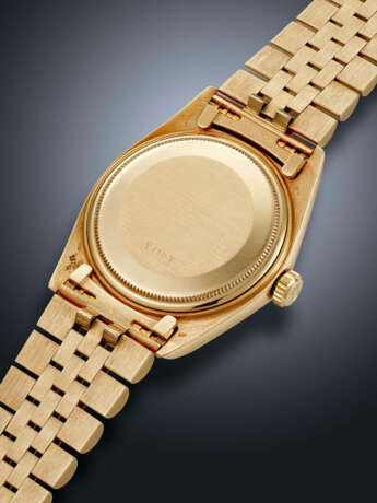 ROLEX, RARE YELLOW GOLD 'DATEJUST', WITH RED KHANJAR SYMBOL, REF. 1611 - Foto 3
