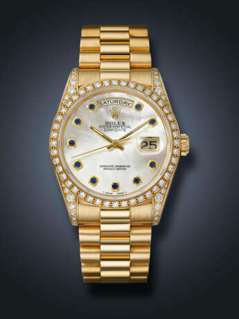 ROLEX, YELLOW GOLD, DIAMOND AND SAPPHIRE-SET 'DAY-DATE', WITH MOTHER-OF-PEARL DIAL, REF. 18338 - Foto 1
