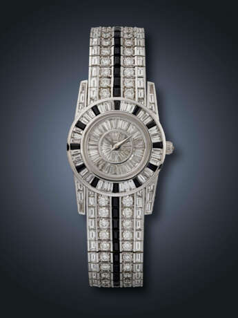 SOVEL S&T, WHITE GOLD, DIAMOND AND SAPPHIRE-SET QUARTZ WRISTWATCH - Foto 1