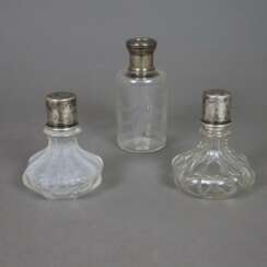 Drei Glasflakons mit Silbermontur - 2x Parfumflako…
