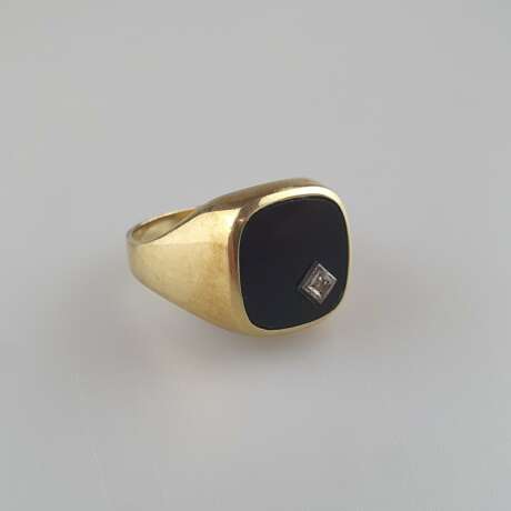 Herrenring mit Onyx und Diamant - Gelbgold 585/000… - photo 1