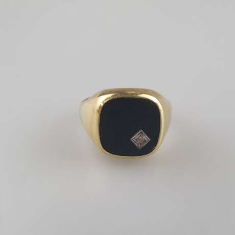 Herrenring mit Onyx und Diamant - Gelbgold 585/000… - фото 2