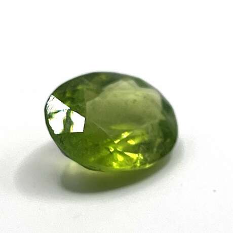 Loser Peridot - 8,98 ct, Herkunft: Pakistan, leuch… - photo 3