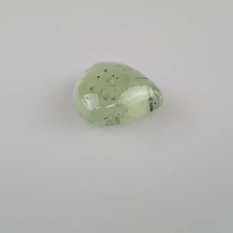 Loser Prehnit - 30,75 ct., grün, Cabochon tropfenf… - фото 3