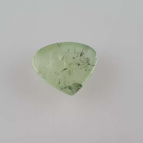 Loser Prehnit - 30,75 ct., grün, Cabochon tropfenf… - фото 4