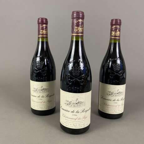 Weinkonvolut - 3 Flaschen 1986 Domaine de la Roque… - фото 7