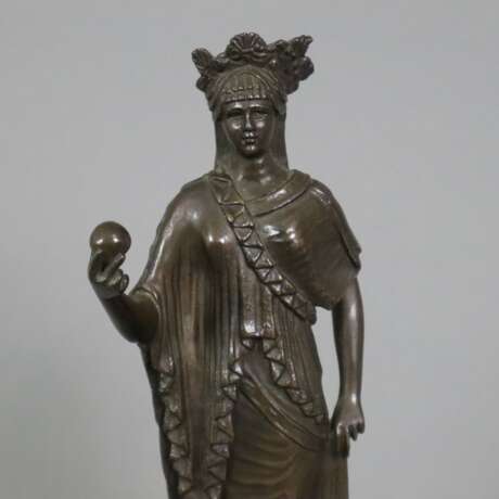 Figurine einer antiken Priesterin - Bronze, braun… - фото 2