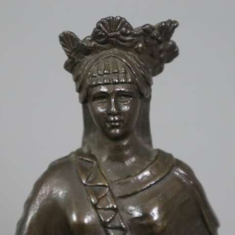 Figurine einer antiken Priesterin - Bronze, braun… - фото 3