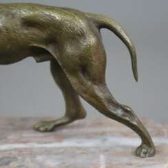 Tierskulptur "Jagdhund" - Bronze, braun patiniert,…