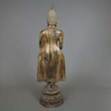 Stehende Buddhafigur - Thailand, Bronze mit Resten… - photo 10