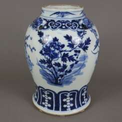 Blau-weiße Balustervase - China, späte Qing-Dynast…