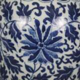 Blau-weiße Balustervase - China, späte Qing-Dynast… - фото 4