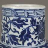 Blau-weiße Balustervase - China, späte Qing-Dynast… - фото 7