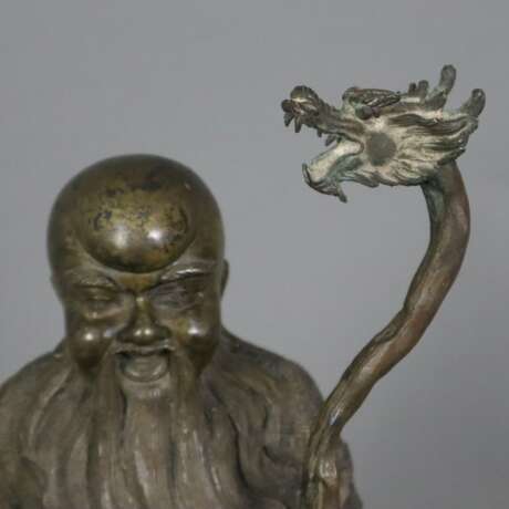 Figürliche Bronze „Shoulao“ - China, ausgehende Qi… - photo 6