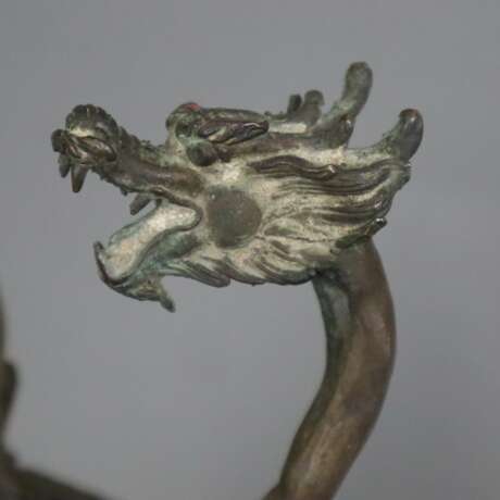 Figürliche Bronze „Shoulao“ - China, ausgehende Qi… - Foto 7