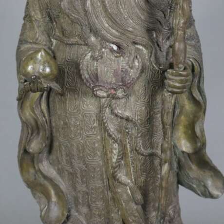 Figürliche Bronze „Shoulao“ - China, ausgehende Qi… - Foto 9