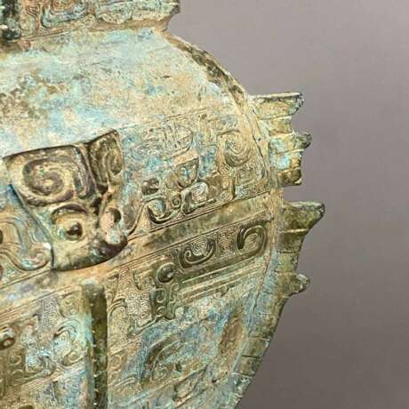 Fanghu-Vase im archaischen Stil - China, grün-brau… - Foto 7