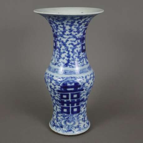 Blau-weiße Balustervase - China, ausgehende Qing-D… - Foto 1