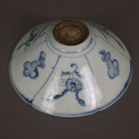 Schale im Ming-Stil - China, Porzellan, schräg ans… - photo 5
