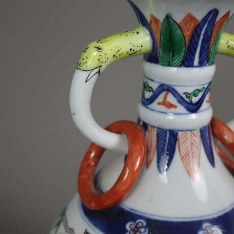 Vase - China 20.Jh., Porzellan bemalt in Unterglas… - Foto 5