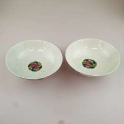 Zwei Schalen - China, Porzellan, ausgestellte Scha…