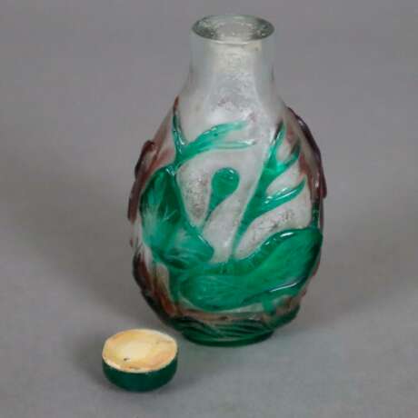 Snuffbottle - China, um 1900, Klarglas mit rotem u… - photo 2