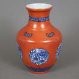 Vase - China 20.Jh., oranger Fond mit Mäander, Bla… - фото 1