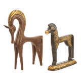 Zwei stilisierte Pferdeskulpturen aus Metall. - фото 1