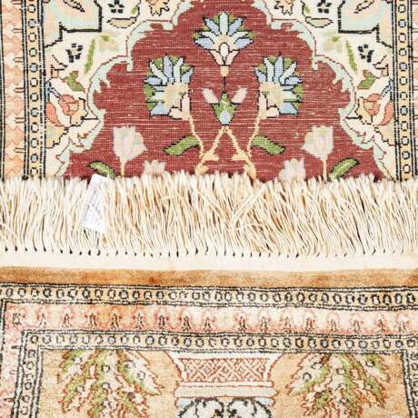 Orientteppich aus KASCHMIRSEIDE/INDIEN, 20. Jahrhundert, ca. 96x50 cm. - фото 3