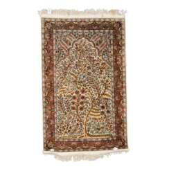 Orientteppich aus Kaschmirseide. 20. Jahrhundert, ca. 155x94 cm.