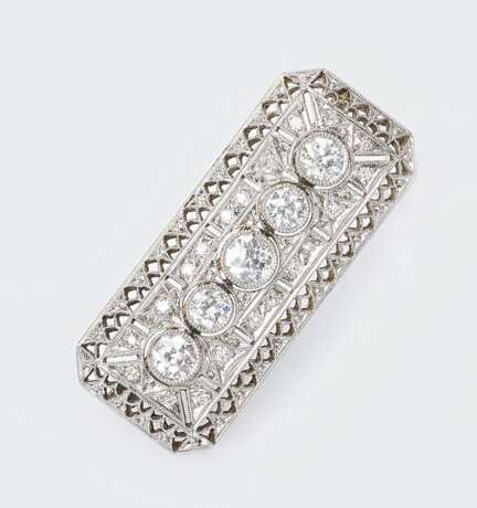 Jugendstil-Brosche mit Diamant-Besatz. - photo 1