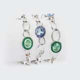 Juwelier Wilm. Außergewöhnliches Schmuckstück mit Smaragden, Saphiren, Blautopasen und Turmalinen. - photo 2