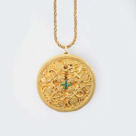 Gold-Medaillon mit Smaragd-Kreuz 'Le style Celtique' an Kette. - Foto 1