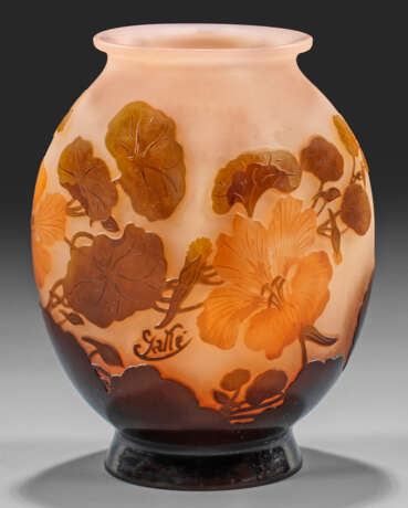 Gallé-Vase mit Kapuzinerkresse-Dekor - Foto 1