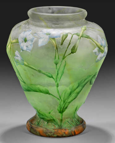 Jugendstil-Vase mit Ziertabak-Dekor von Daum Frères - photo 1