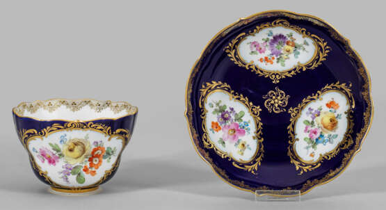 Große Meissen-Ziertasse mit Blumendekor - фото 1