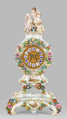 Große prunkvolle Porzellanpendule mit Amoretten von Meissen - Foto 1