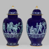 Paar monumentale Meissen Vasen mit Darstellungen aus dem - photo 1