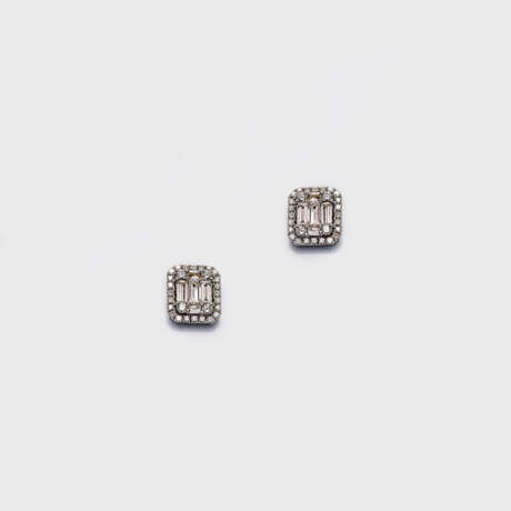 Paar Diamant-Ohrringe im Stil von Van Cleef & Arpels - фото 1