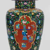 Prachtvolle Cloisonné-Palast-Deckelvase mit Lotus-Dekor - фото 1