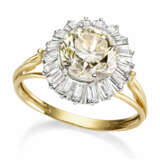 Juwelier Schilling Ring mit Fancy gelbem Brillant von über 3 Carat - Foto 2